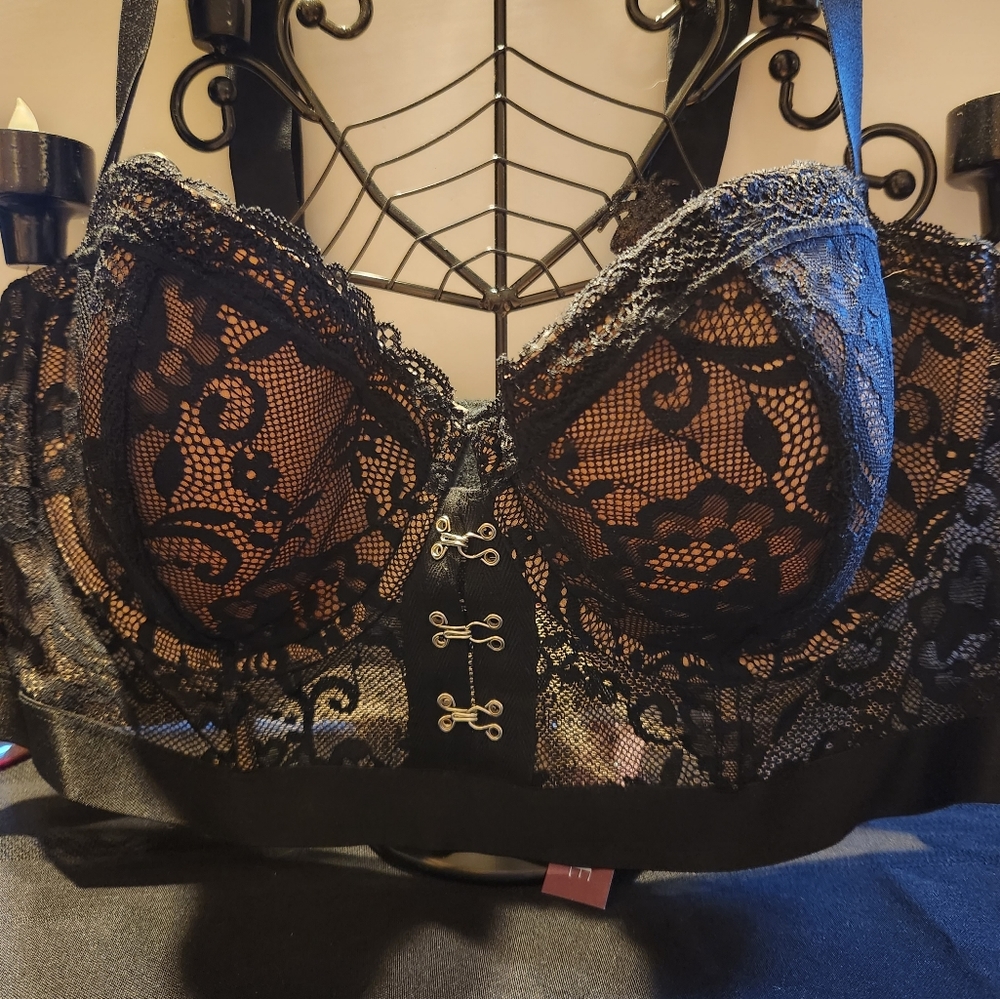 Elegant Black Lace Underwire Bra